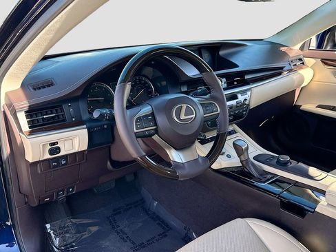 Used 2016 Lexus ES 350 w/ Premium Package w/Wood Trim image 9