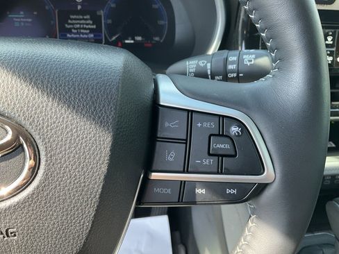 Used 2025 Toyota Highlander Limited image 10