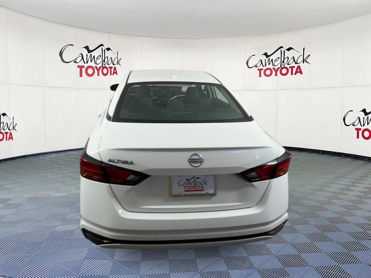 Used 2025 Nissan Altima 2.5 SV FWD image 3