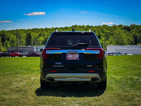 Used 2023 GMC Acadia SLT w/ Technology Package AWD/4WD image 5