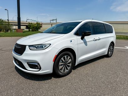 Used 2024 Chrysler Pacifica Limited