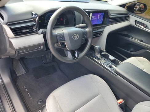 Used 2025 Toyota Camry LE image 12