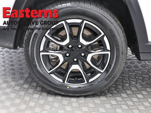 Used 2024 Jeep Compass Trailhawk AWD/4WD image 31