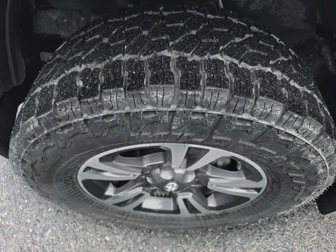 Used 2017 Toyota Tacoma TRD Sport w/ Tow Package (A/T) image 11