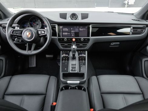 Used 2026 Porsche Macan AWD/4WD image 12