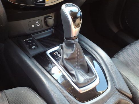 Used 2019 Nissan Rogue SV w/ Premium Package image 20