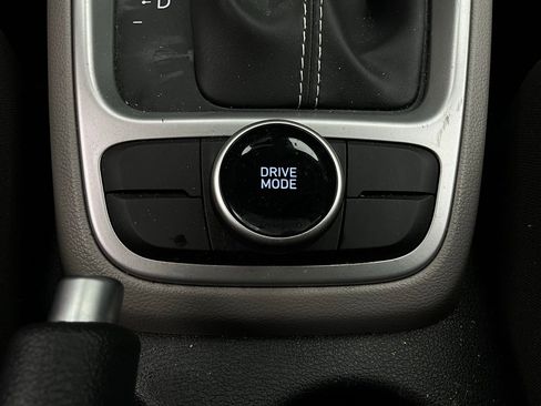 Used 2025 Hyundai Venue SEL image 23