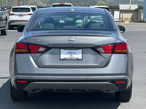 Used 2025 Nissan Altima 2.5 SV FWD image 5