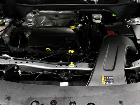 Used 2024 Chevrolet Trax RS FWD image 16
