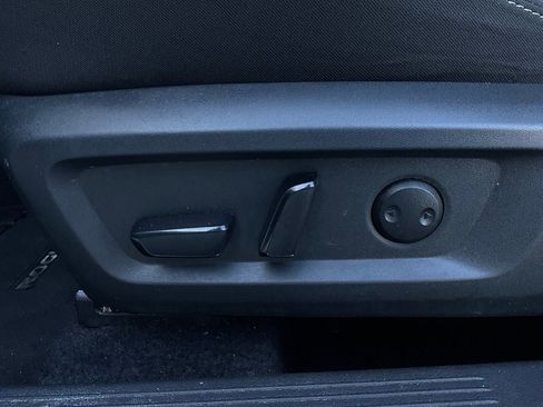 Used 2025 Nissan Rogue SV image 11