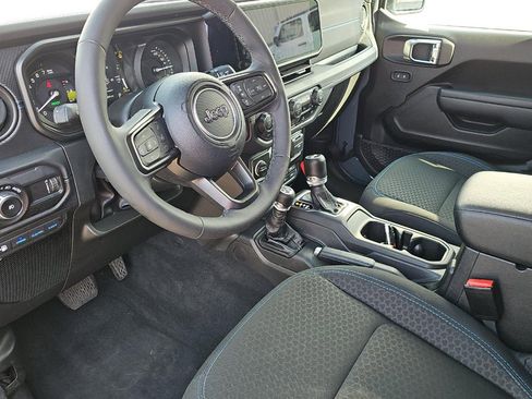 Used 2025 Jeep Wrangler Unlimited Rubicon 4xe w/ Convenience Group image 9