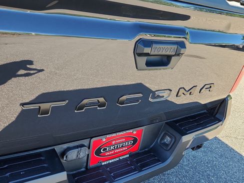 Certified 2025 Toyota Tacoma TRD Off-Road AWD/4WD image 28