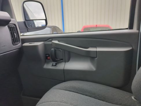 Used 2024 GMC Savana 2500 w/ Driver Convenience Package image 17