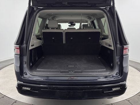 Used 2024 Jeep Wagoneer L Series II w/ Flexible Seating Group image 32