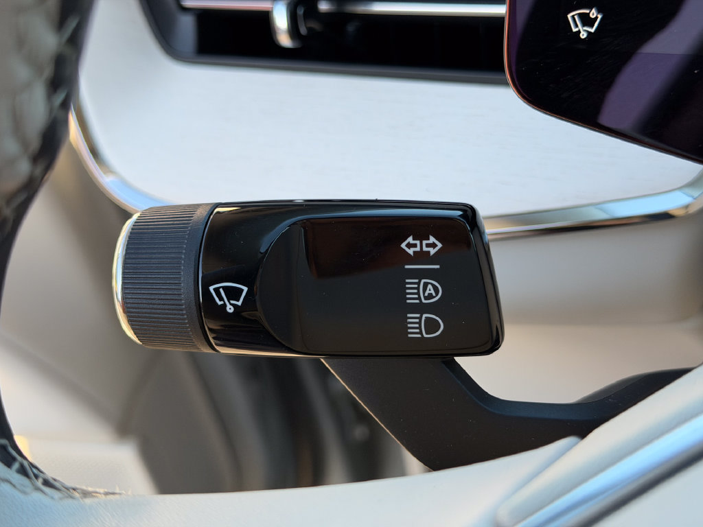 Certified 2025 Volvo EX90 Ultra AWD/4WD image 38