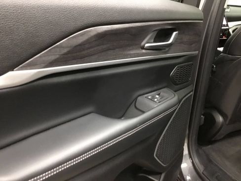 Used 2022 Jeep Grand Cherokee Limited AWD/4WD image 14