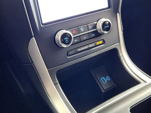 Used 2022 Ford Edge SE w/ Black Appearance Package image 24