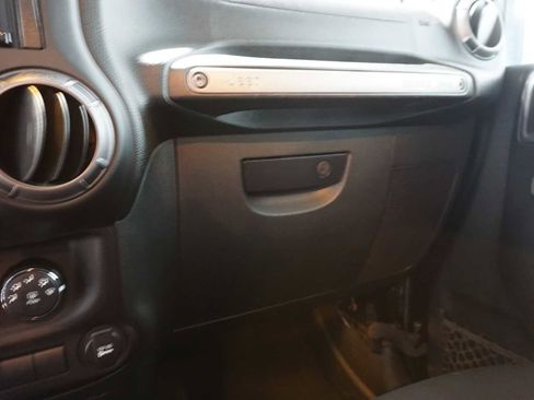 Used 2018 Jeep Wrangler Unlimited Sport S image 19