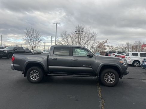 Used 2018 Toyota Tacoma SR5 image 3