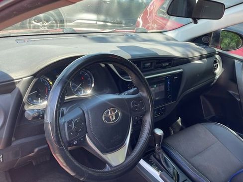 Used 2017 Toyota Corolla SE w/ Carpet Mat Package (TMS) FWD image 2