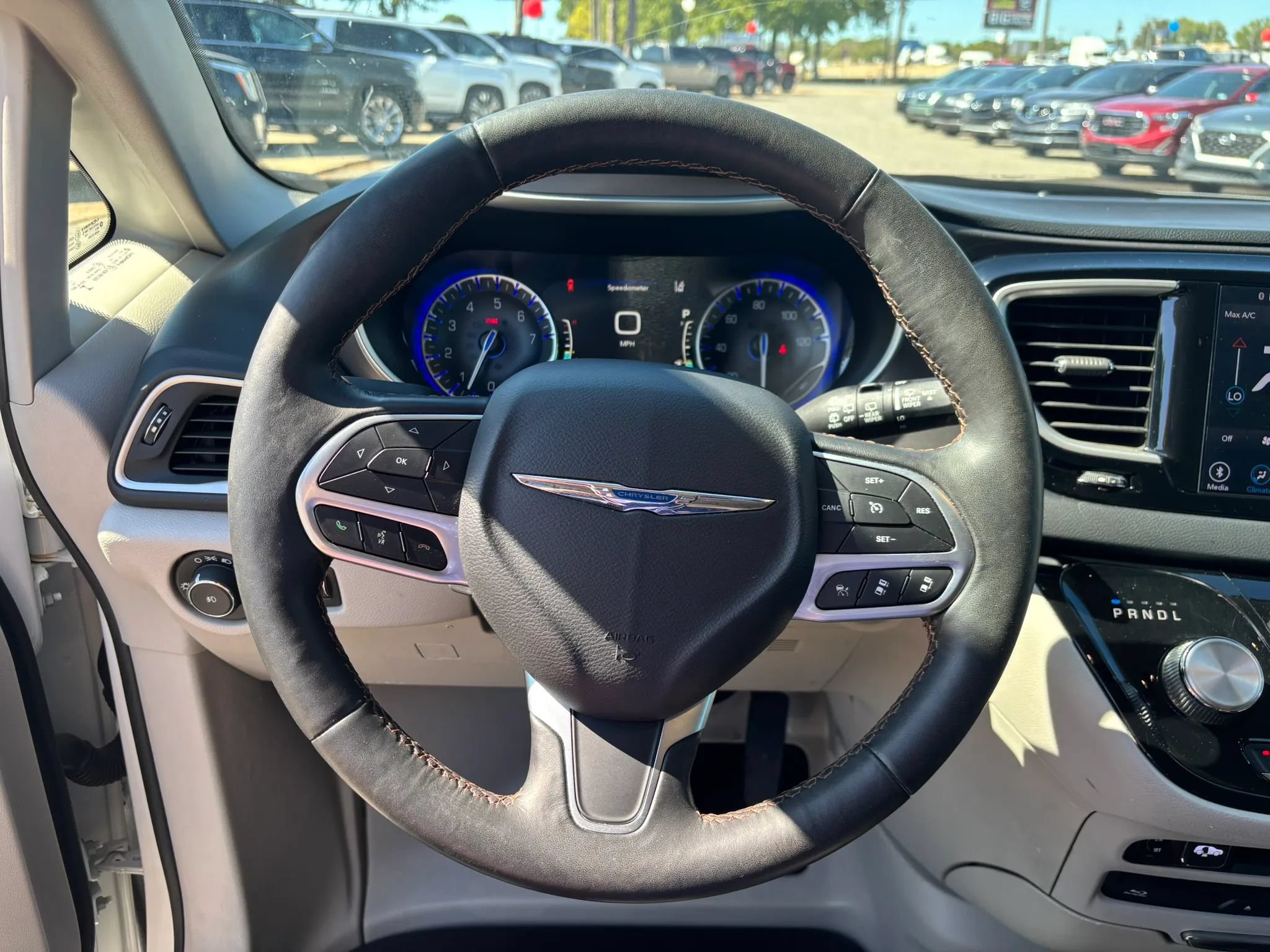 Used 2020 Chrysler Pacifica Touring-L Plus w/ Tire & Wheel Group FWD image 29