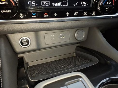 Used 2023 Nissan Rogue SL w/ SL Premium Package image 23