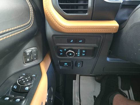 Used 2023 Ford Expedition Platinum AWD/4WD image 21