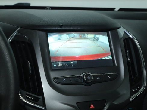 Used 2017 Chevrolet Cruze LT image 24