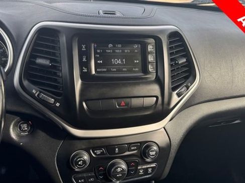 Used 2014 Jeep Cherokee Latitude w/ Comfort/Convenience Group image 24