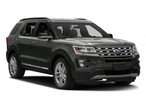 Used 2017 Ford Explorer XLT w/ Equipment Group 202A FWD image 6