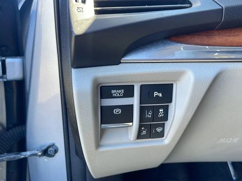 Used 2018 Acura MDX FWD w/ Advance Package image 23