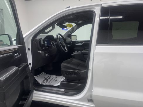 Used 2024 GMC Sierra 1500 SLE image 9