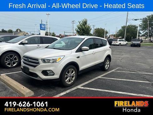 Used 2017 Ford Escape SE w/ SE Cold Weather Package AWD/4WD image 1