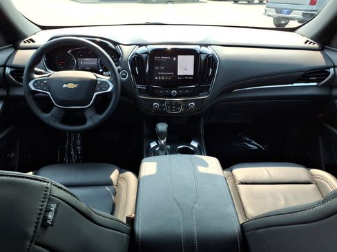 Used 2023 Chevrolet Traverse LT w/ LT Premium Package AWD/4WD image 11
