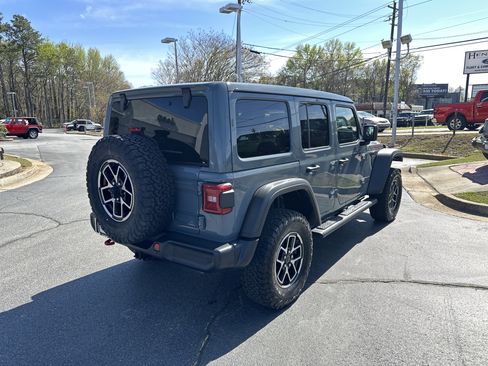 Used 2024 Jeep Wrangler Unlimited Rubicon w/ Technology Group image 9