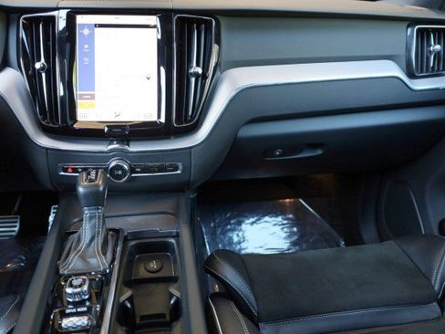Used 2019 Volvo XC60 T6 R-Design w/ Protection Package Premier AWD/4WD image 11