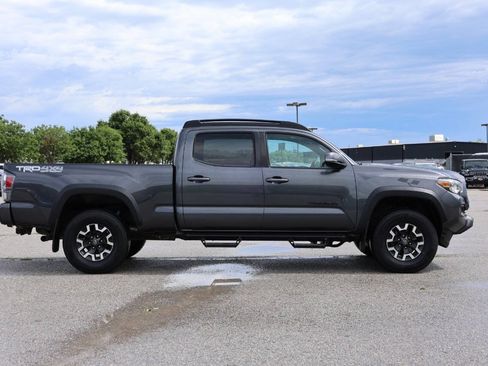Used 2020 Toyota Tacoma TRD Off-Road w/ TRD Premium Off Road Package AWD/4WD image 7