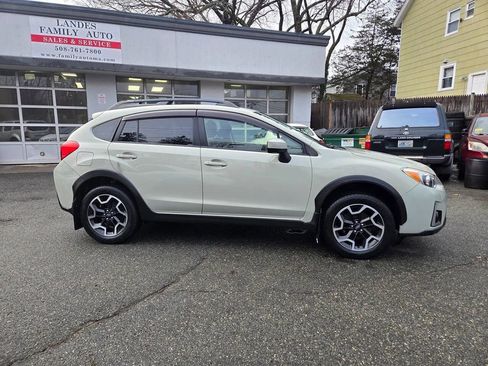Used 2016 Subaru Crosstrek 2.0i Premium w/ Moonroof Package image 3