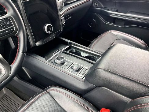 Used 2024 Ford Expedition Limited AWD/4WD image 15