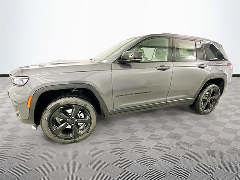 New 2025 Jeep Grand Cherokee Altitude image 23