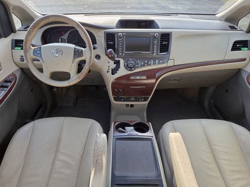 Used 2013 Toyota Sienna XLE image 8