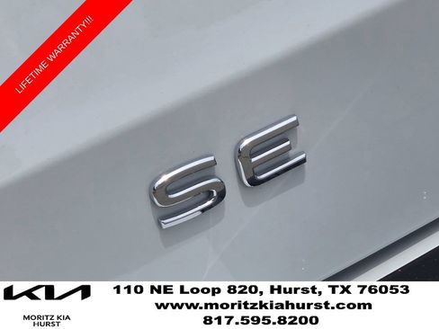 Used 2024 Volkswagen Taos SE w/ Panoramic Sunroof Package FWD image 18