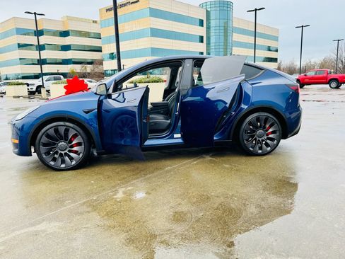 Used 2023 Tesla Model Y Performance AWD/4WD image 28