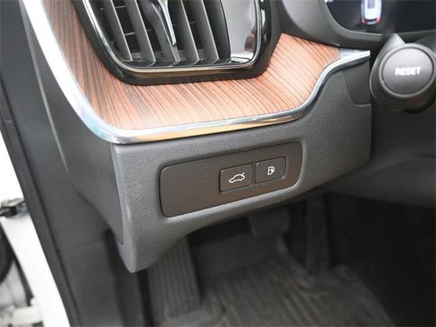 Used 2024 Volvo XC60 T8 Ultimate w/ Protection Package Premier image 21