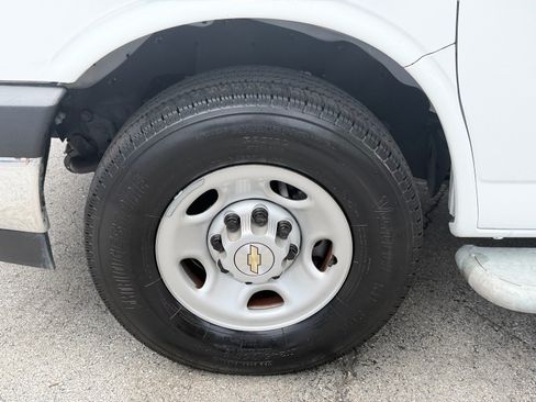 Used 2025 Chevrolet Express 2500 w/ Driver Convenience Package RWD image 17