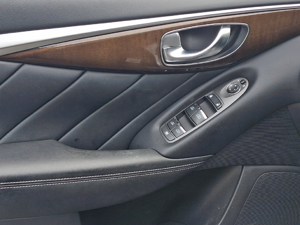 Used 2019 INFINITI Q50 Luxe w/ Essential Package (3.0T Luxe) AWD/4WD image 13