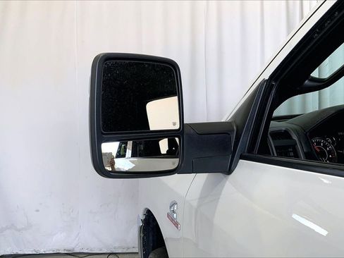 Used 2024 RAM 2500 Tradesman w/ Chrome Appearance Group AWD/4WD image 10