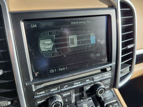 Used 2014 Porsche Cayenne S image 26