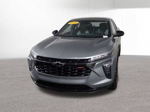 Used 2024 Chevrolet Trax RS w/ Driver Confidence Package image 3