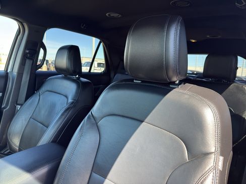 Used 2018 Ford Explorer XLT w/ Equipment Group 202A AWD/4WD image 29